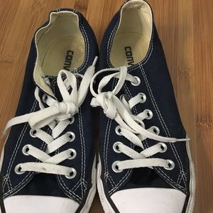 Navy blue converse